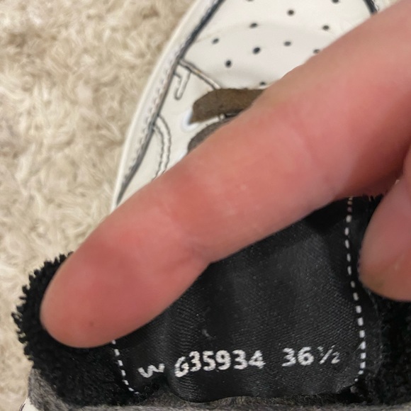 Chanel sneakers AUTHENTIC - Picture 5 of 9